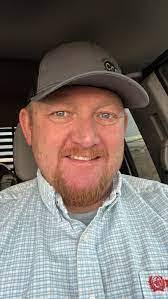 Erik Dow's Instagram, Twitter & Facebook