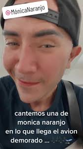 cantando algo de @Mónica Naranjo en el aeropuerto de mexico mientras l...