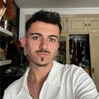 20+ perfiles de «Anglada»