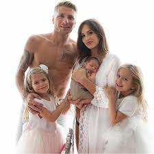 Ciro immobile (born 20 february 1990) is an italian professional footballer who plays as a striker for serie a club lazio and the italy national team. Footballers Wagskids V Twitter Ciro Jessica Michela Giorgia And Mattia Immobile Pic Jessica Melena Ciroimmobile Jessicamelena Michelaimmobile Giorgiaimmobile Mattiaimmobile Sslazio Lazio Laziowags Laziokids Https T Co C17oasoe2l