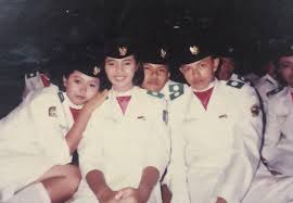 Secara simbolis anggota paskibraka asal sma negeri 1 bangli bali i dewa agung ayu alamanda 68 anggota paskibraka yang dikukuhkan akan bertugas untuk upacara pengibaran bendera pada. Hastag Makanan Sehat Berkalori Ø¯Ø± ØªÙˆÛŒÛŒØªØ± Habis Wawancara Paskibraka Nasional 1991 Kamu Mau Lihat Joko Anwar Nih Seraya Memberikan Foto Ini Bang Jokoanwar Kalau Ada Waktu Bolehkah Wawancara Terkait Paskibraka Buat