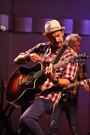 Roster 1022 ES by Roster Magazine