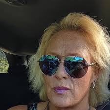 Amazon.com: Geomorphia: An Extreme Coloring and Search Challenge:  9780525536734: Rosanes, Kerby: ספרים