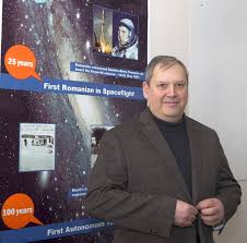 The backup crew was made of romanian candidate cosmonaut dumitru dediu and soviet cosmonaut yuri romanenko.1. Interviuri De Top Dumitru Prunariu La Fiecare 24 De Ore Asistam La 16 RÄƒsÄƒrituri Si 16 Apusuri De Soare ViaÅ£a LiberÄƒ GalaÅ£i