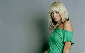 When you subscribe we will use the information you provide to send you these newsletters.sometimes the popstar said she already knew her cancer was advanced and didn't want to spend her limited remaining time without her hair. Hd Wallpaper Women Sarah Harding Blonde Simple Background Portrait Hair Wallpaper Flare