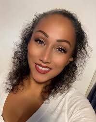 Olivia Bartholomew (@peapieb)