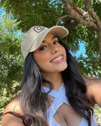 Arianna Navarro's Instagram, Twitter & Facebook