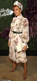 Eva mendes is an american actress best known for her roles in the films 'training day,' 'stuck on you' and 'hitch.' the beauty of cuban descent is also eva mendes was born on march 5, 1974, in miami, florida, and is of cuban descent. Jessica Alba Und Eva Mendes Zeigen Ihre Schone Blicke Auf Das Erstellen Und Pflegen Konferenz Aktuelle Boulevard Nachrichten Und Fotogalerien Zu Stars Sternchen