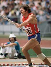 Enjoy watching the top 10 highest women's pole vault jumps in olympic history! Bruce Jenner Pole Vault Promotions