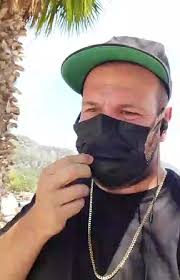 Sağlık bakanı fahrettin koca'nın, müzisyen, film ve dizi prodüksiyon ekiplerinin aşılanmaya başlayacağını duyurmasının ardından pek çok ünlü isim. Lrstakdaes0im