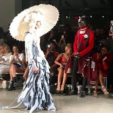 Young Thug Is Fashion Week S Most Enthusiastic Guest Young Thug Dress Fashion Thug Fashion