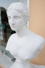 White Marble Bust, Part Of Classic Statue "Aphrodite Of Milos" Isolated On  Black Background Banco de Imagens Royalty Free, Ilustrações, Imagens e  Banco de Imagens. Image 4577035.