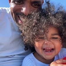 Keely Walton's Instagram, Twitter & Facebook