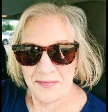 Leslie Folsom's Instagram, Twitter & Facebook