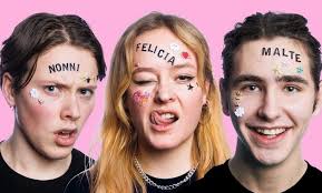 Stjärnskotten från Young Royals släpper podcasten Ungdum