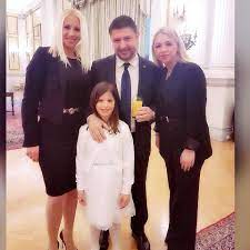 Ποιος είναι ο νίκος χαρδαλιάς. Nikos Xardalias H Syzygos Toy Dhmosieyse Oikogeneiakes Fwtografies Eikones Ellada Iefimerida Gr