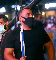 נכניס חמישה נציגים עוד אמר קארה: Huypdo1zathrim