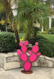 Hanging kokedama plant, diy from free people 4. Wild West Set Metal Art Cactus Garden Art Yard Art Garden Sculpture Rustic Deco Rose Decoration Rose Et Vert