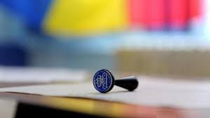 Românii sunt chemați la vot sâmbătă și duminică pentru a decide dacă se va revizui constituția, în sensul redefinirii familie ca fiind peste 18.951.721 de alegători sunt așteptați să meargă la vot. Rezultate Referendum Familie 2018 PrezenÈa La Vot PanÄ La Ora 19 00 Este 18 87 Votul S A