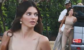 Kendall and devin first sparked romance rumors in april 2020, two months after they officially started dating. Kendall Jenner And Devin Booker Meet Friends In Malibu Daily Mail Online