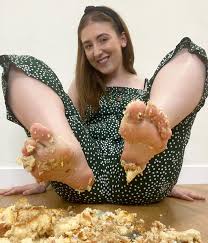 Unleash Your Fetish with Crushing Queens