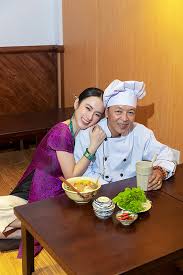 Nữ diễn viên angela phương trinh cho rằng cần chọn lọc thông tin để đọc, tìm hiểu và cô không thích sự phô trương hay. Angela PhÆ°Æ¡ng Trinh Má»Ÿ Quan Chay Má»›i Ngoi Sao
