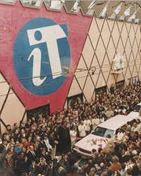 🪩 We blikken terug op de clubs die de basis legden voor het nachtleven in  onze stad. 🦪 Welke van deze parels heb jij meegemaakt? 1994