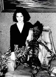 She portrayed kim boggs in edward scissorhands and elsa van helsing in frankenweenie , both of which were also directed by tim burton. Winona Ryder On The Set Of Beetlejuice 1988 9gag