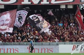 Spieltag) mit torschützen, aufstellungen, wechseln, gelben und roten karten. Salernitana Napoli Storie Di Derby Quando L Arbitro Si Finse Morto Snai Sportnews