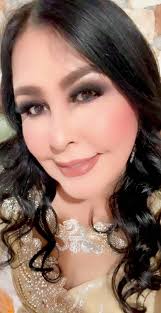 Yo quiero tener un mundo contigo Yo quiero que seas mi amante, mi amigo  Vivir juntos por siempre en presente y futuro Yo quiero que cuentes siempre  conmigo En las buenas y