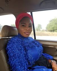 Tope alabi, atorisepopular gospel artiste atorise, with the real name lanre teriba, has lambasted tope alabi for criticizing the song titled oniduro mi.tope alabi had said the hit song. Facebook