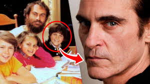 Oct 05, 2019 · joker star joaquin phoenix had an unconventional early childhood, living in venezuela, florida, and eventually hollywood with his peripatetic parents and siblings summer, liberty, rain, and late. The Sad Truth Of Joaquin Phoenix Real Life Ossa Radar Youtube