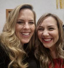 Am Freitag kamen beim Jahresempfang der Gemeinde Regenstauf Fred Wiegand,  Träger der Goldenen Bürgermedaille, und 3. Bürgermeisterin Susanne  Nichtewitz-Bauer mit "The Voice of Germany"-Gewinnerin Jennifer Lynn ins  Gespräch. Jennifer Lynn trug sich