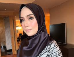 Related image of izham tarmizi bakal suami mia ahmad. Mia Ahmad Baru Tahu Perangai Sebenar Suami Hiburan Mstar