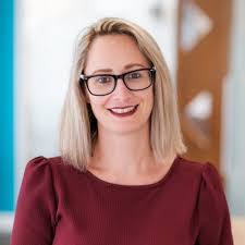 Shauna Hull's Instagram, Twitter & Facebook