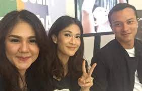 Sejarah Nicholas Saputra Foto Selfie Di Instagram Tapi Dian Sastro Malah Ngambek Pojoksatu Id