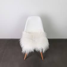 Natural Icelandic White 15 In X 15 In Sheepskin Chair Pad 676685026224 The Home Depot