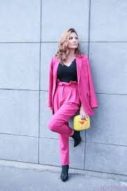 Fusya Rengi Nasil Kombinlenir Fusya Rengine Uyumlu Renkler Moda Stilleri Fashion Blogger Style Moda Kiyafetler