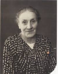 WOOLWORTH'S FINEST. ❤️ Roseann, my mom Margaret, Isabelle, and Glades.