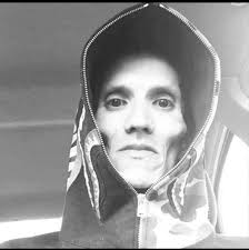 Qué onda mi gente chambeadora, quizá no sea tan “prestigioso” pero trabajo  de fotógrafo y creador audiovisual para eventos sociales y proyectos  especiales, pregunten lo que quieran saber de este jale jajaja