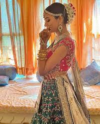 Anjali Barot on Instagram: “सजना सँवरना वगैरह वगैरह ❤️ #bts #adshoot  #canonidia . . Managed by my ❤️ @shruti.barot MuA : @makeupbyankitrajput  Hair : @stylistsony…”