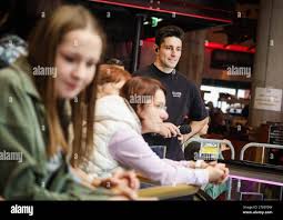 18.11.2023, Pasching, AUT, Unterwegs in Oberösterreich, Familien TAG in der  Plus City, Licht ins Dunkel, im Bild Alex Eder, Alexander Eder, Musiker,  *** 18 11 2023, Pasching, AUT, On the road in