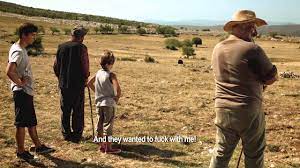 Sonja, boğa güreşi geleneği olan ante'nin köyündeki bazı aileleri kızdıran tv'de boğa güreşine karşı konuşuyor. Sonja I Bik Sonja And The Bull Trailer Youtube