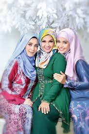 Seorang pria misterius bernama ash brinicle muncul untuk menolongnya. Mas Anizan Wilma Zarina Kongsi Kemeriahan Aidilfitri Mingguan Wanita