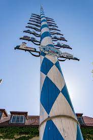 Geschichte und geschichten um ein beliebtes brauchtum. Celebrate German Tradition Maypole Raising Reverberations