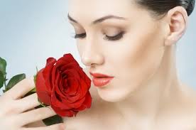Imagens de La donna odora di rose sem royalties