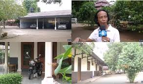 Panggilan rumah kebaya untuk rumah adat betawi terinsipirasi dari salah satu pakaian nasional indonesia. Rumah Betawi Modern