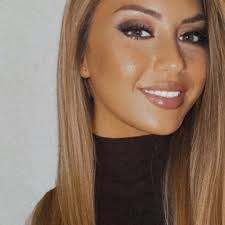 Lisa Wulf's Instagram, Twitter & Facebook