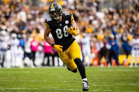 Pittsburgh Steelers' star tight end goes down with calf injury