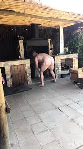 Plaisir à poil pendant la journée à l’extérieur